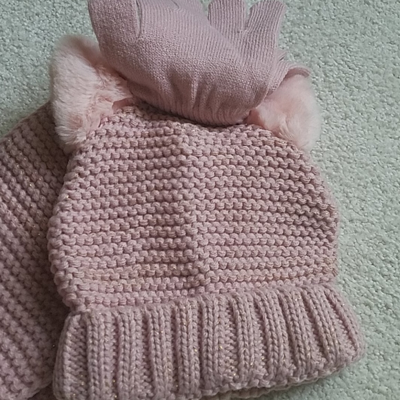 Girls hat, glove, and scarf set - Picture 5 of 7